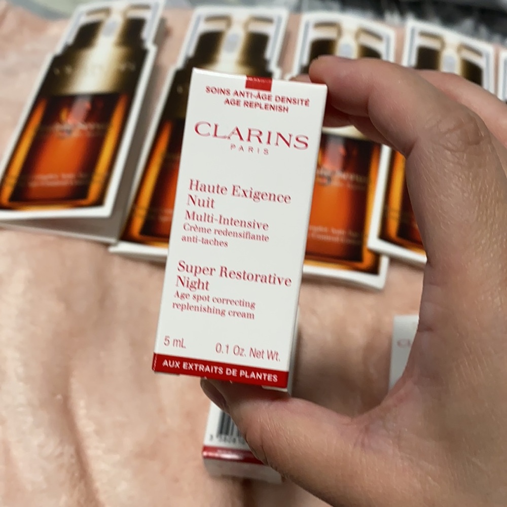 Clarins Sample 9pc - Picture 5 of 5